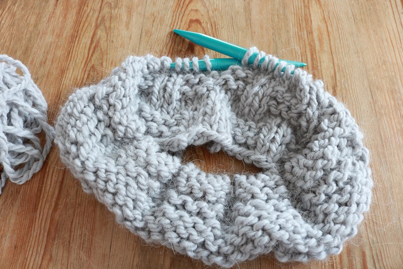 Make this easy knit chunky cowl - A BOX OF TWINE