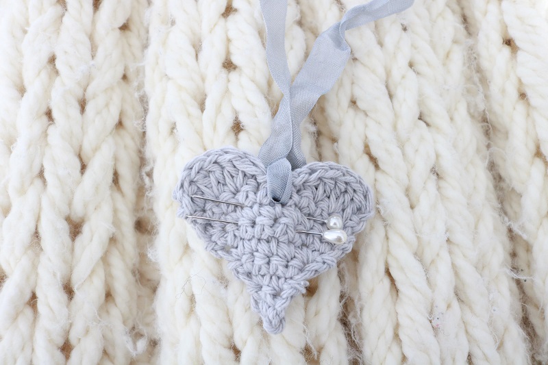 Crochet Heart pattern as pin cushion