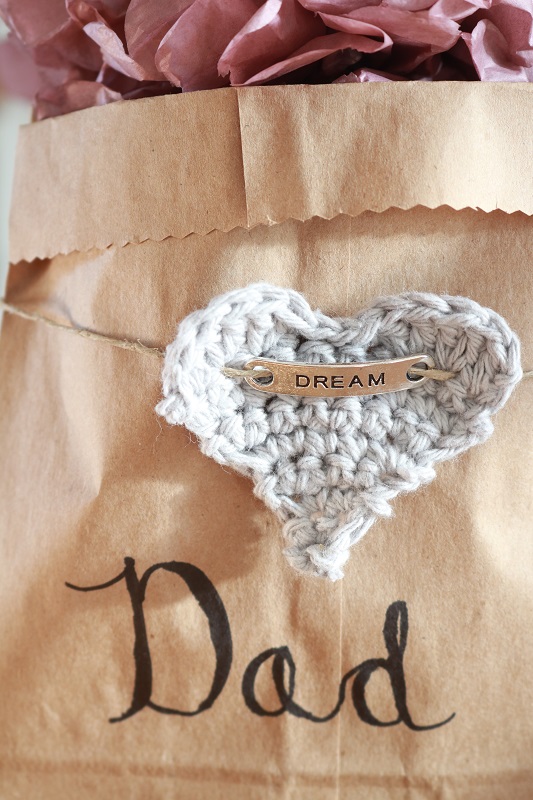 Valentine love sacks assembled with paper flower dream