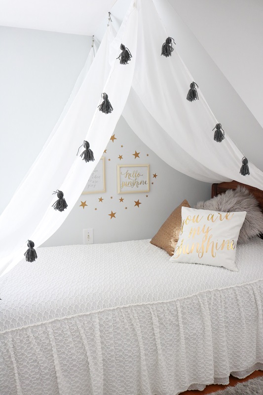 Tween Girl's Room - Bed and canopy