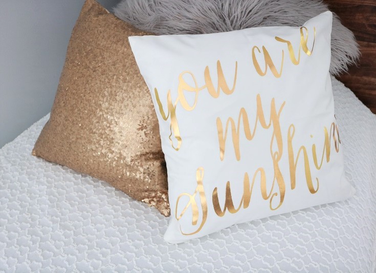 Tween Girl's Room - Bed pillows