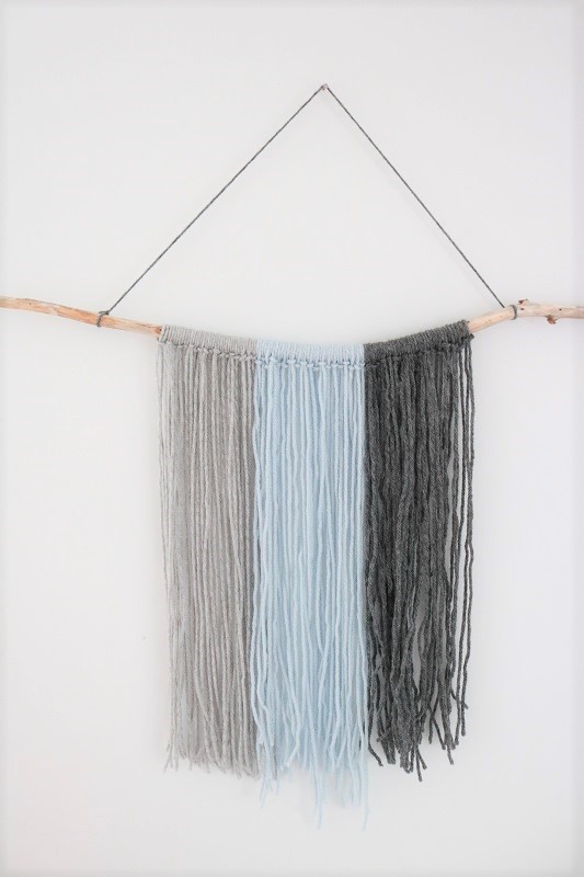 DIY Yarn Fringe Wall Hanging - finished front hanging