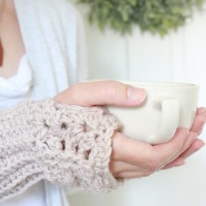 mittens with wide mug
