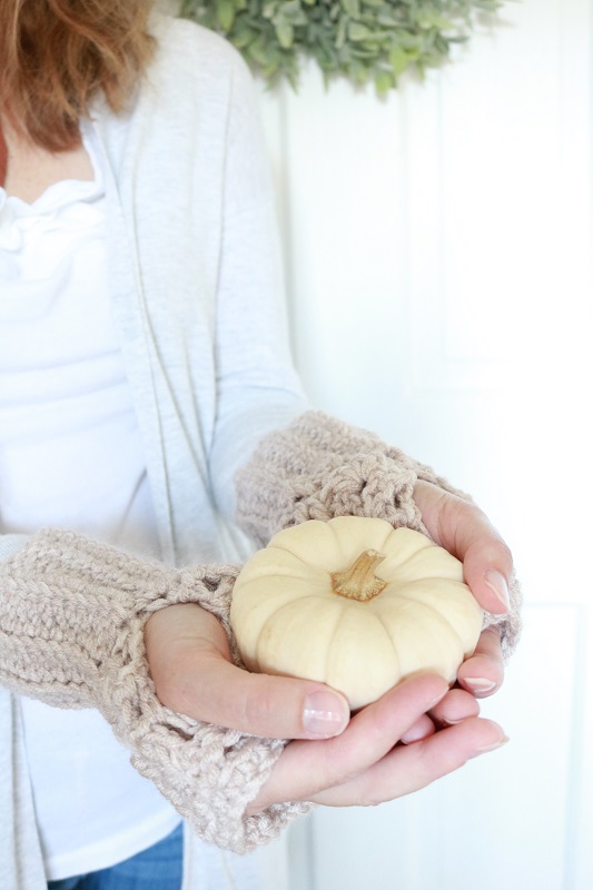 mittens with pumpkin