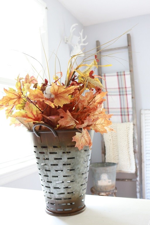 Decorating for Fall - Foliage and Plants, faux foliage , #falldecorating #farmhousestyle