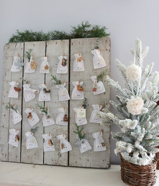 Make this easy DIY Advent Calendar by hanging mini muslin bags and ornaments.  The bags are easy to sew to count down Advent!   #adventcalendar #christmascalendar