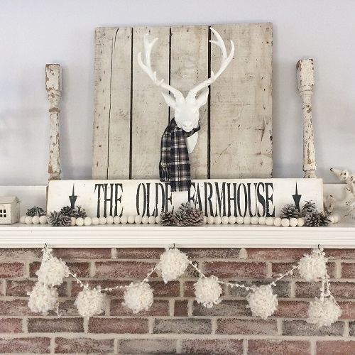 Enjoy this tour of Christmas decor in our home. I used several handmade elements to give a warm, textured feel to our farmhouse Christmas decor. #farmhousechristmas #christmasdecor