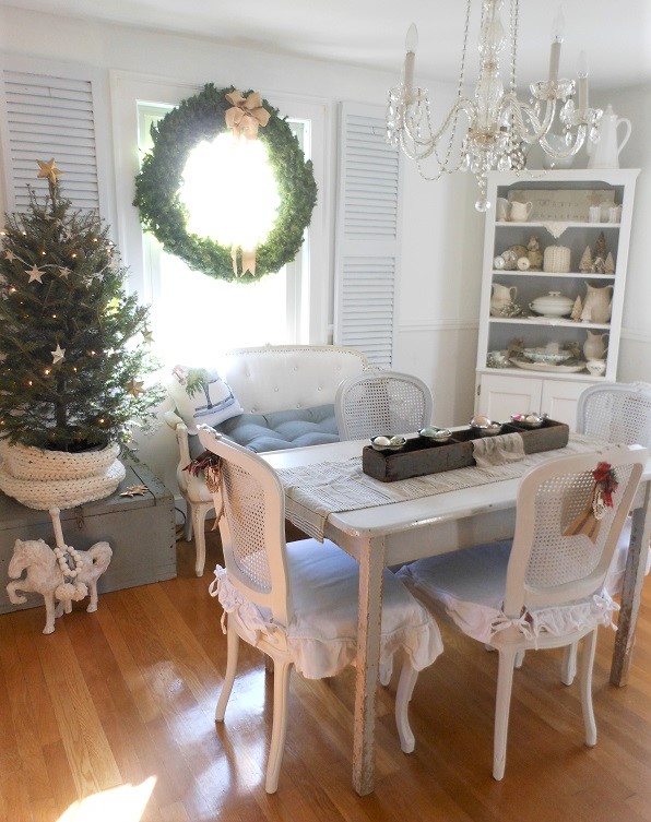 Enjoy this tour of Christmas decor in our home.  I used several handmade elements to give a warm, textured feel to our farmhouse Christmas decor.  #farmhousechristmas #christmasdecor
