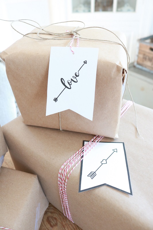 Valentine Gift Tags - black tags with arrows