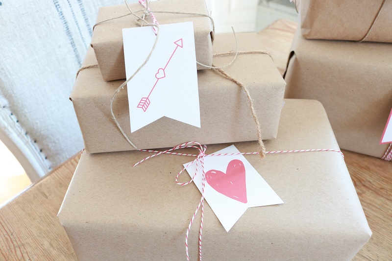 Valentine Gift Tags - red tags feature image