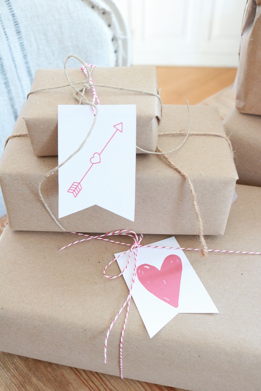 Valentine Gift Tags - red tags with arrow
