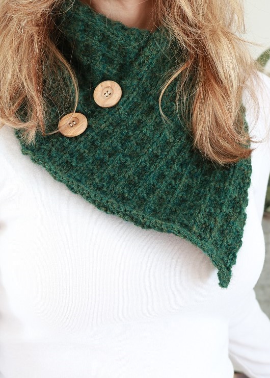 Knit Cowl Winter Forest Green - worn without bunting edge