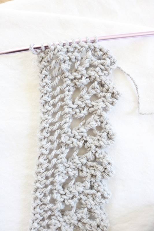 Farmhouse Style Table Runner - knitted edge in process, closeup