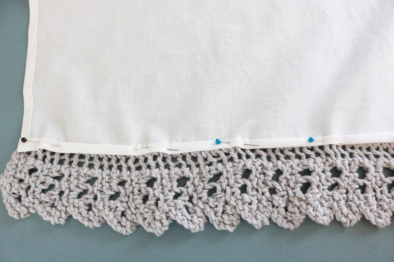 Farmhouse Style Table Runner - pin knit edging