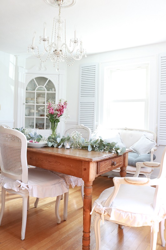 Spring Tablescape Decor Idea for Brunch — 2 Ladies & A Chair