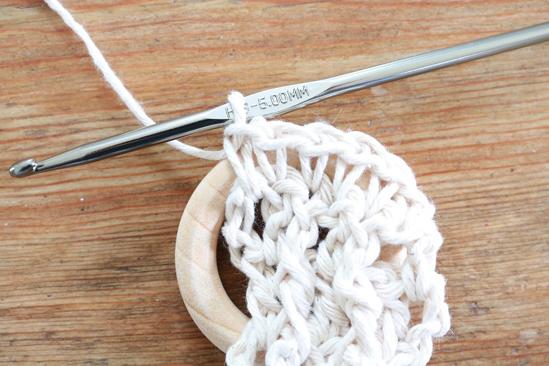 Crochet Wood Napkin Rings - finishing Row 5