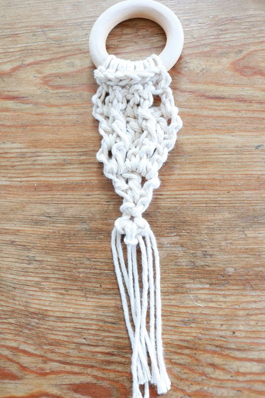 Crochet Wood Napkin Rings - make tassel, step 3