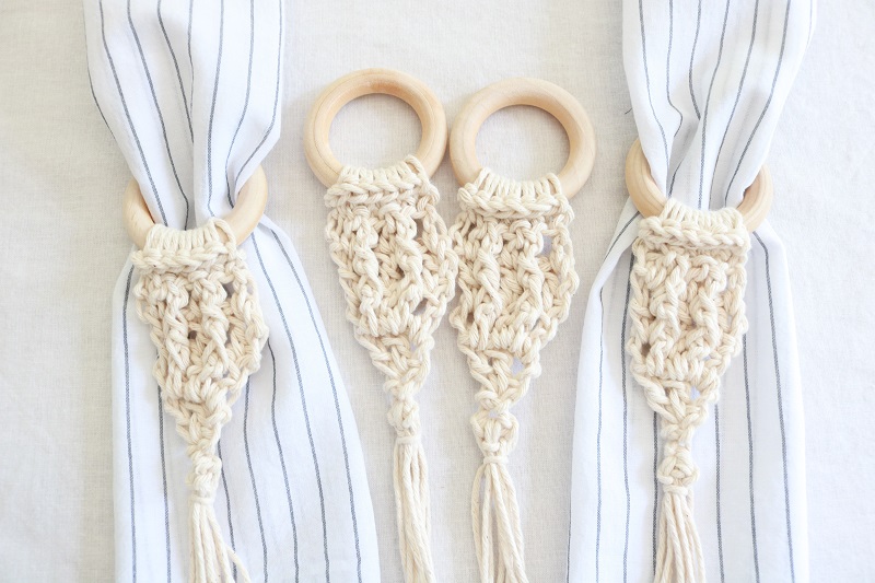 Crochet Wood Napkin Rings - napkin rings on striped napkins and alone