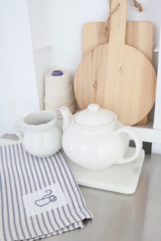 DIY Open Shelving - finished shelves with tea towel