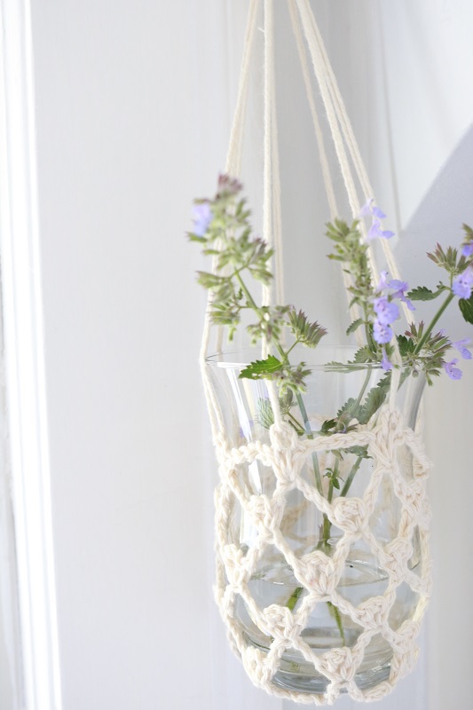 Farmhouse Style Bathroom - crochet hanger closeup