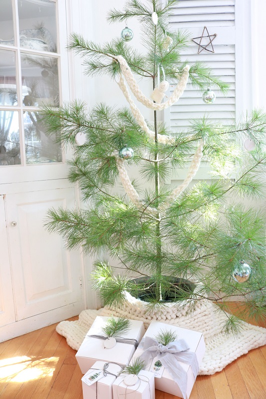 Scandinavian Christmas Decor - Tree with gifts and tree skirt