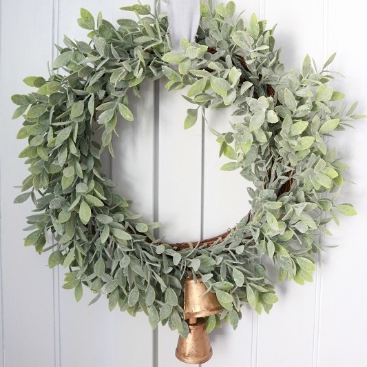 Scandinavian Christmas Decor - wreath, feature