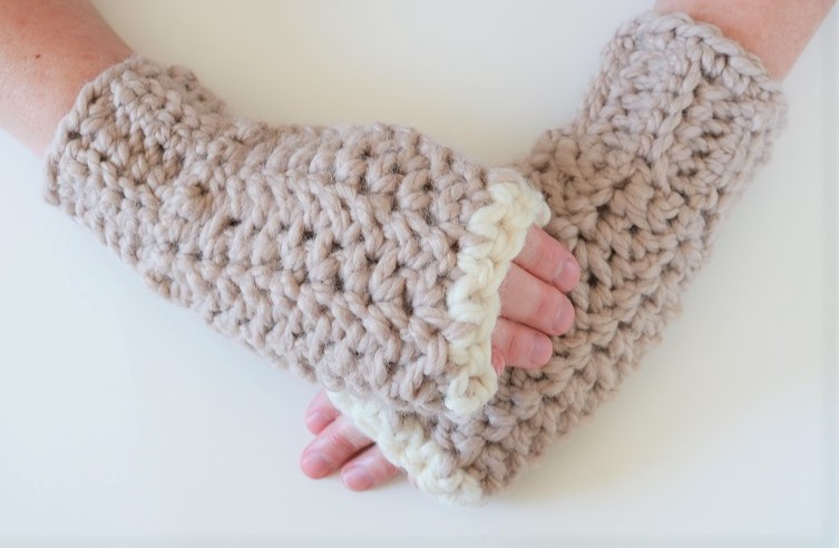 Chunky Fingerless Mittens Crochet - finished, feature