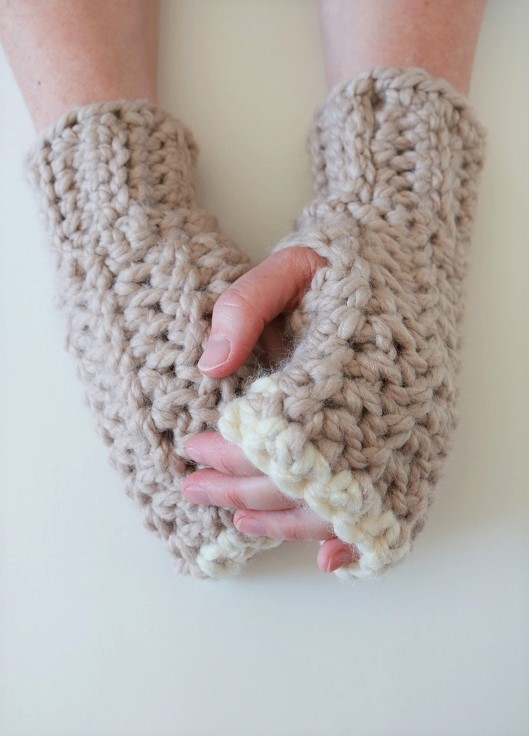 Chunky Fingerless Mittens Crochet - finished, wearing