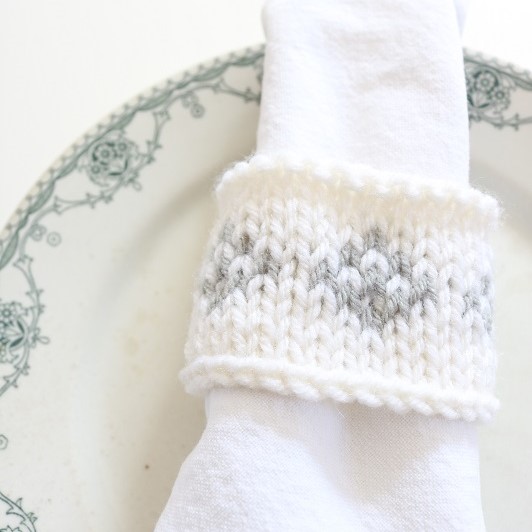 Scandinavian Knitting Pattern - Napkin Rings - feature image