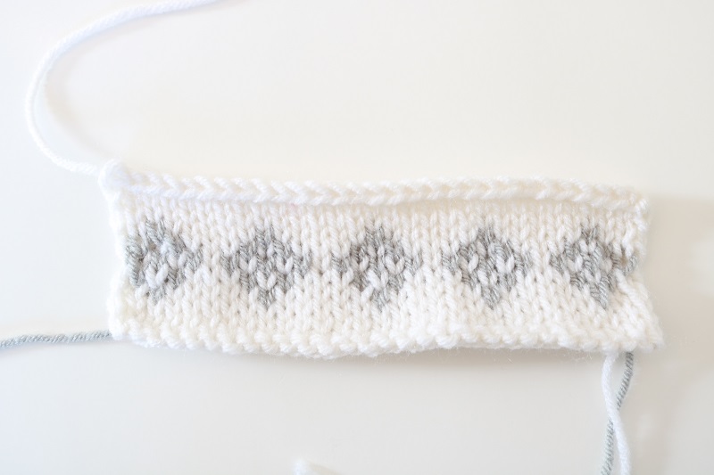 Scandinavian Knitting Pattern - Napkin Rings - finished knit piece