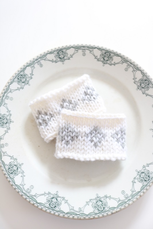 Scandinavian Knitting Pattern - Napkin Rings - loose on plate