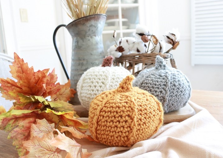 Textured Crochet Pumpkin - table setting, feature image
