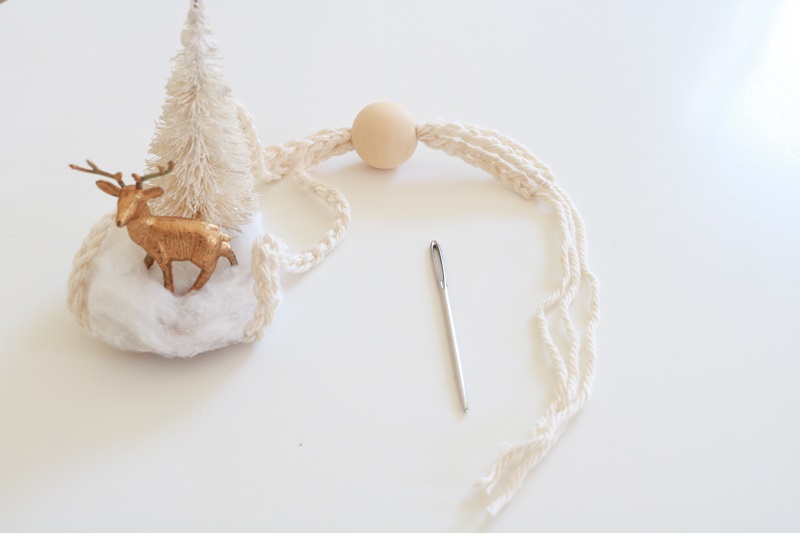 Christmas Yarn Crafts - deer scene - thread chains through bead