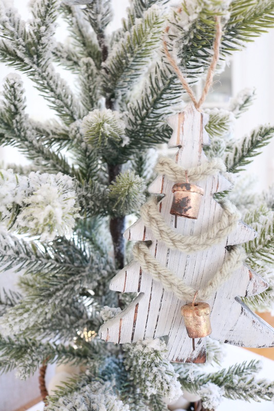 Christmas Yarn Crafts - wood tree ornaments - finished ornament on tree, green yarn