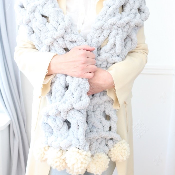 Big Knit Scarf - wearing scarf, feature image
