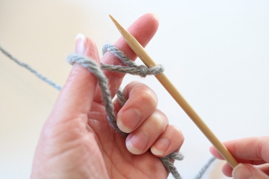 How to Knit - cast on - step 1