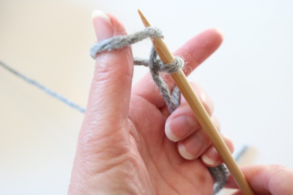How to Knit - cast on - step 2