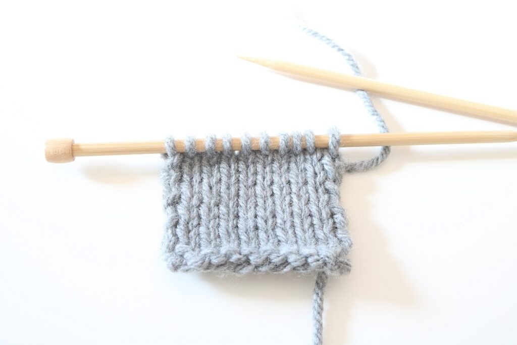 Complete Guide to Knitting for Beginners (from casting on your first  stitches to finishing your first project)