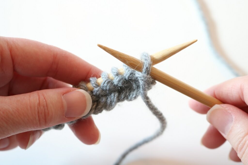 How to Purl - purl row - step 1