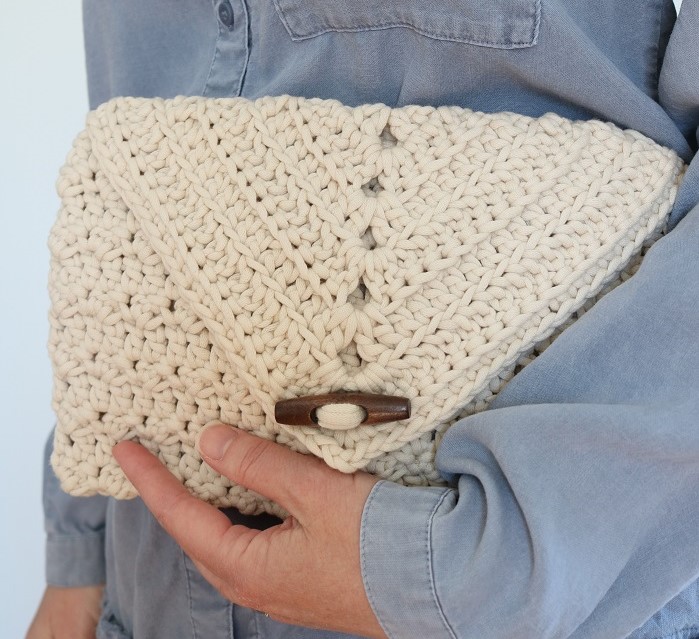 Lacy, Yet Sturdy Crochet Shoulder Bag - Free Bag Pattern