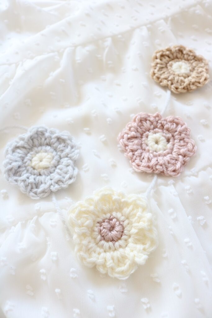 Crochet Flower Pattern - garland, vertical