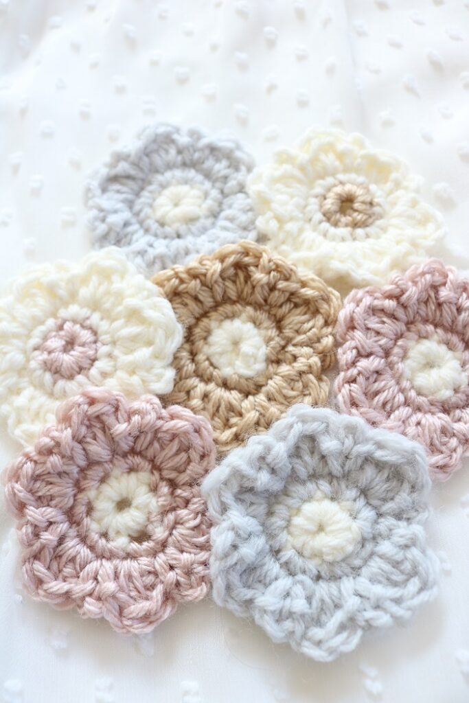 Crochet Flower Pattern - vertical group, closer