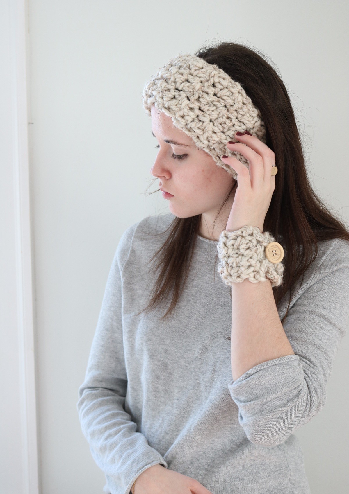 woman wearing crochet headband 