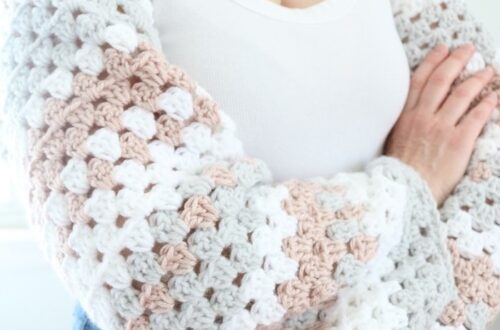 woman wearing crochet shrug