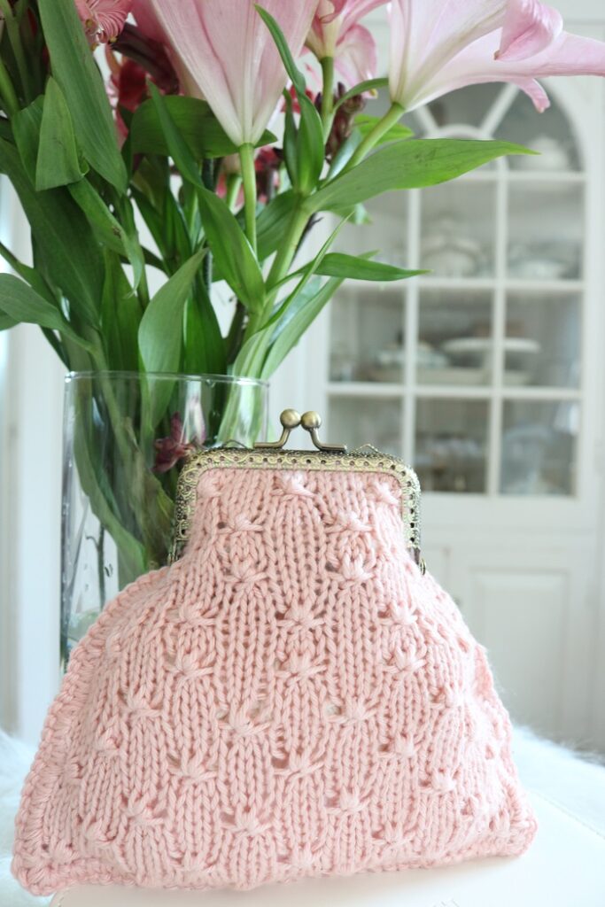 Pink Coin Purse Knit Pattern - finished purse with flowers