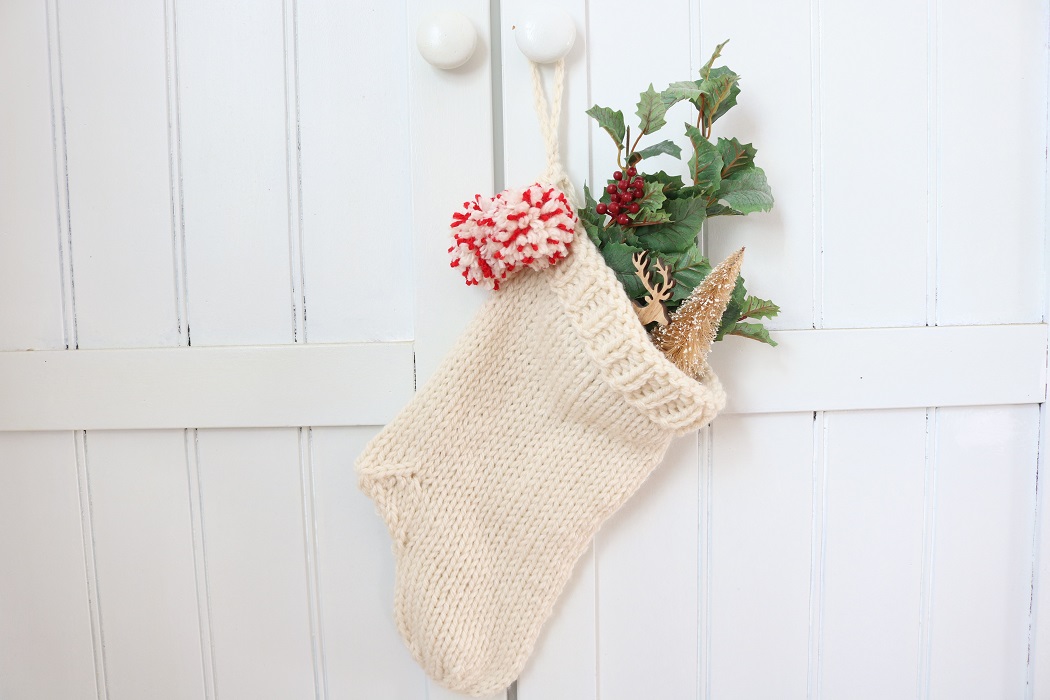 Christmas Stocking Knit Pattern - hanging on cupboard, feature image