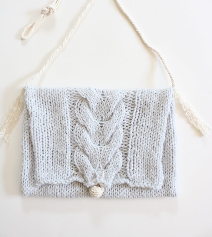 Cable Messenger Bag Knitting Pattern - close up of finished bag
