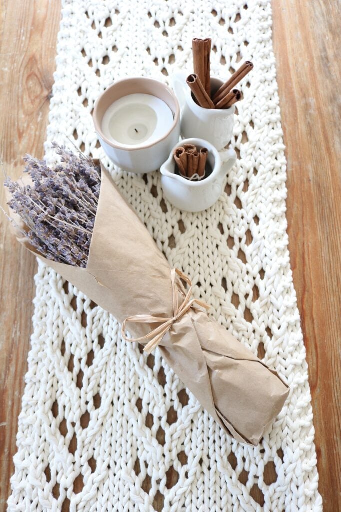 knit table runner on table