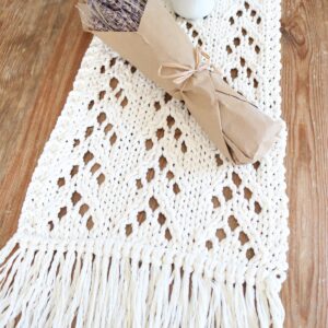 knit table runner on table