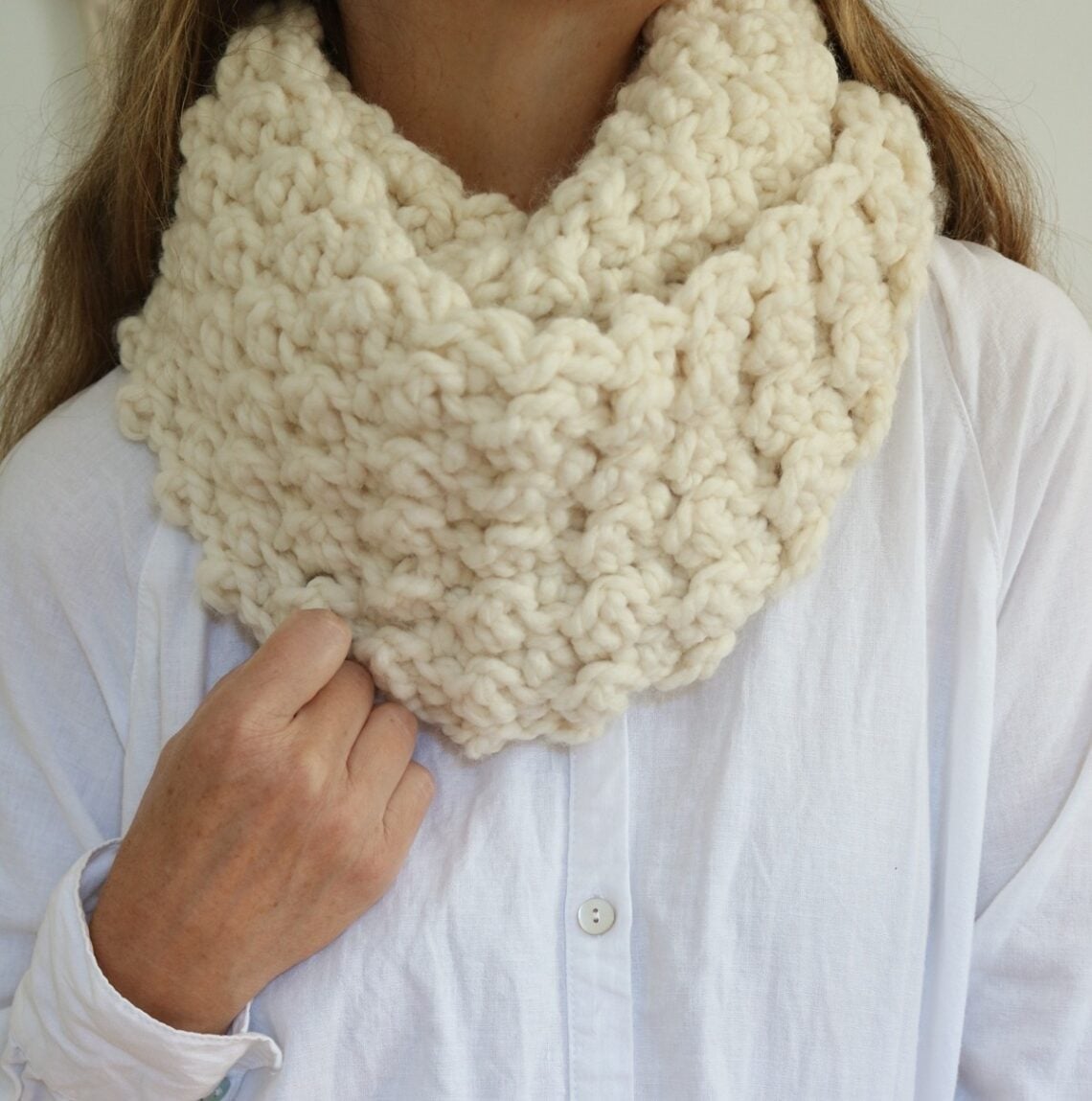 Chunky Infinity Scarf Crochet Pattern - feature image